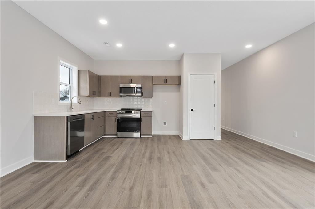 4521 Forest Avenue, Unit B Kansas City, MO 64110 - Photo 8 of 31 Gallery Image 8