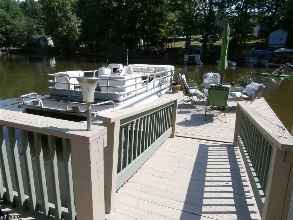 512 Riverview Road Lexington, NC 27292 - Photo 6 of 30 Enjoy the sitting area on your private dock.