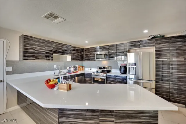 $639,900 | 5807 Madre Mesa Drive, Las Vegas, NV 89108