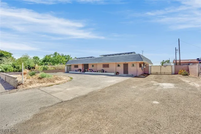 $639,900 | 5807 Madre Mesa Drive, Las Vegas, NV 89108