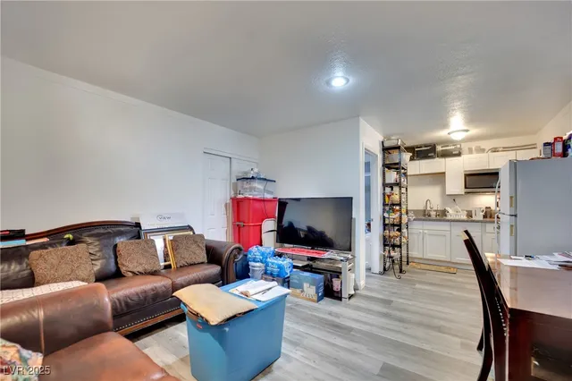 $639,900 | 5807 Madre Mesa Drive, Las Vegas, NV 89108