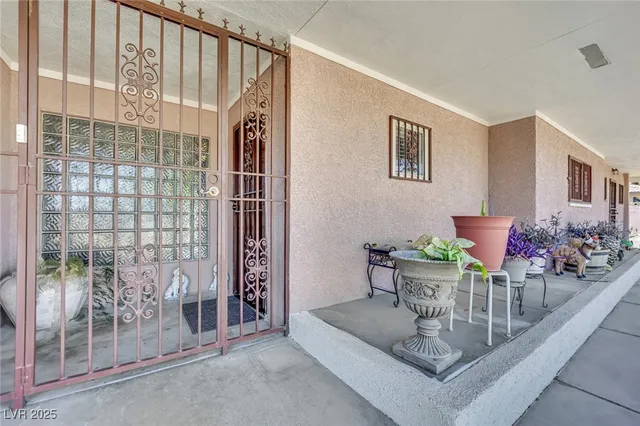 $639,900 | 5807 Madre Mesa Drive, Las Vegas, NV 89108