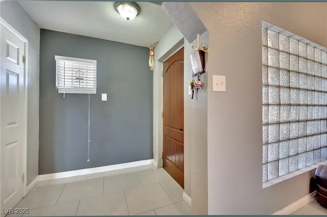 $639,900 | 5807 Madre Mesa Drive, Las Vegas, NV 89108