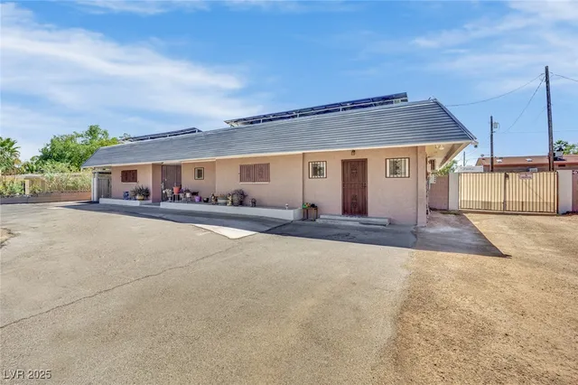 $639,900 | 5807 Madre Mesa Drive, Las Vegas, NV 89108