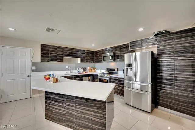 $639,900 | 5807 Madre Mesa Drive, Las Vegas, NV 89108