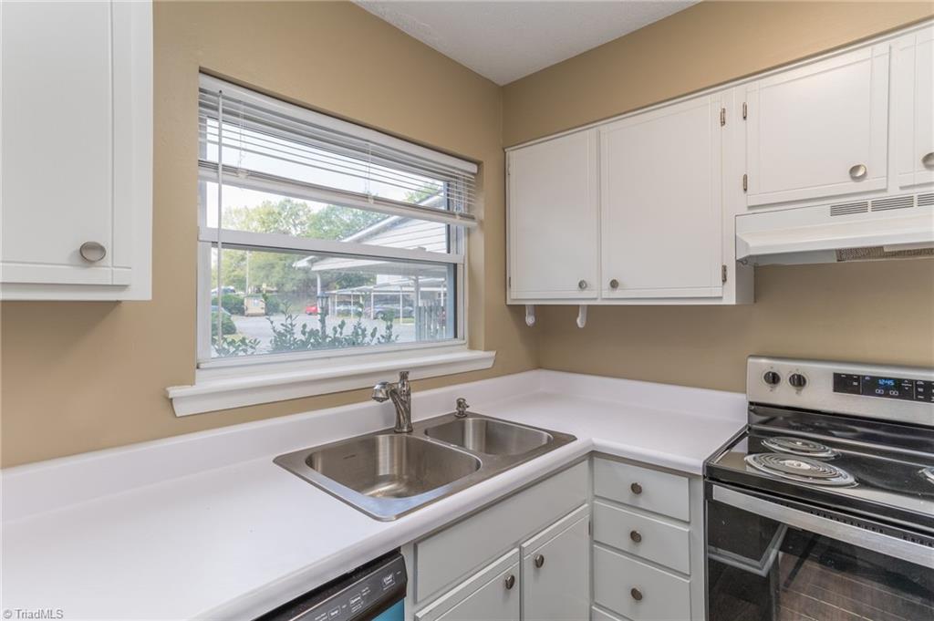 2216 Shadow Valley Road, Unit C High Point, NC 27265 - Photo 5 of 20 Gallery Image 5