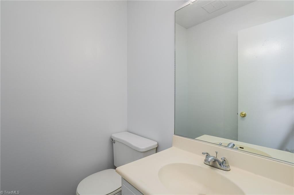 2216 Shadow Valley Road, Unit C High Point, NC 27265 - Photo 7 of 20 Gallery Image 7