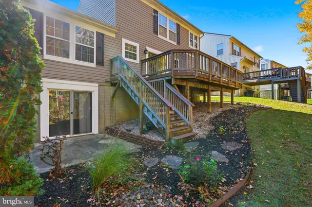 a view of a yard in front of a house