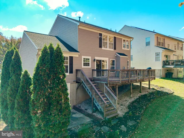 a view of house with a yard