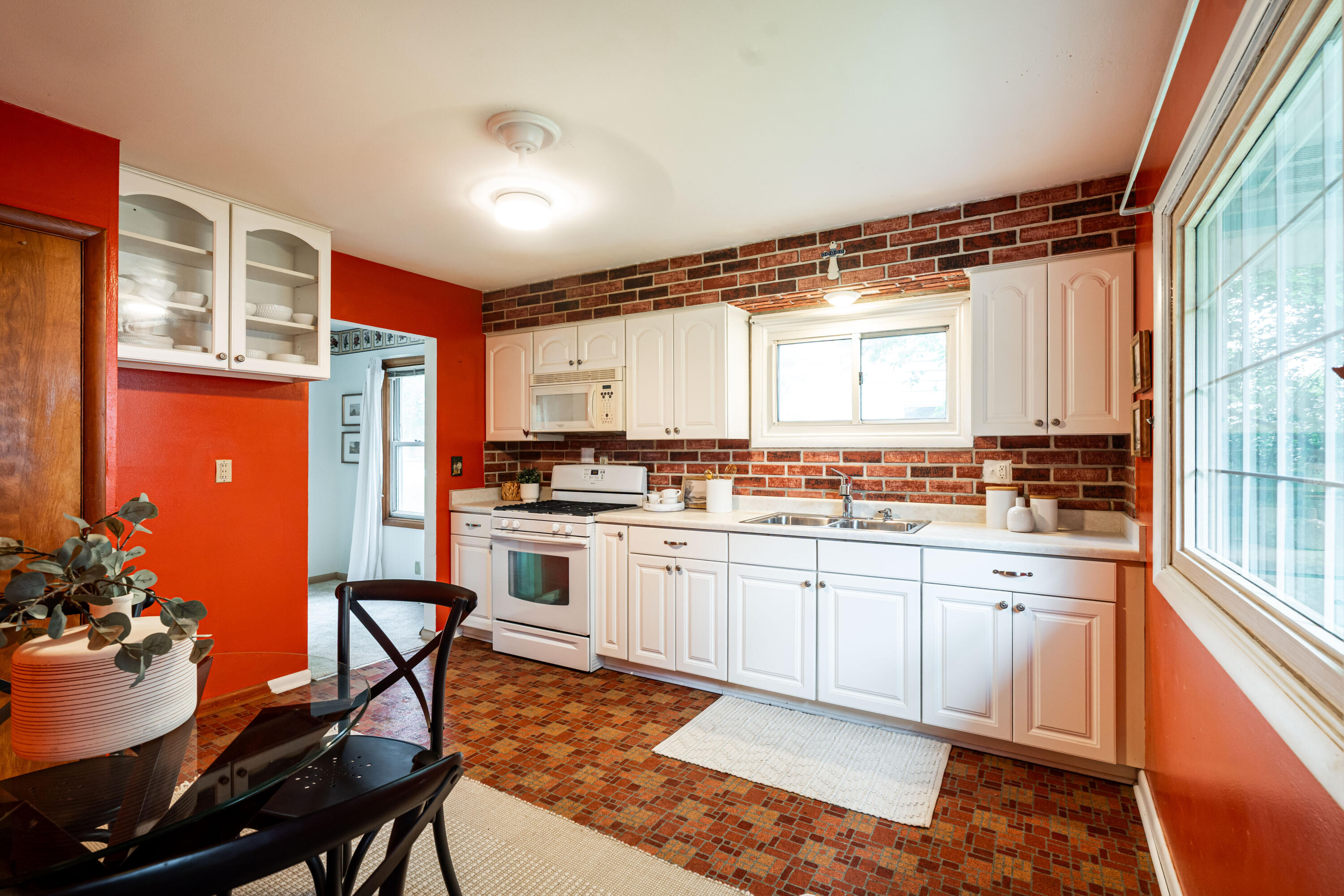 5833 West Calumet Road Milwaukee, WI 53223 - Photo 4 of 16 Kitchen 1