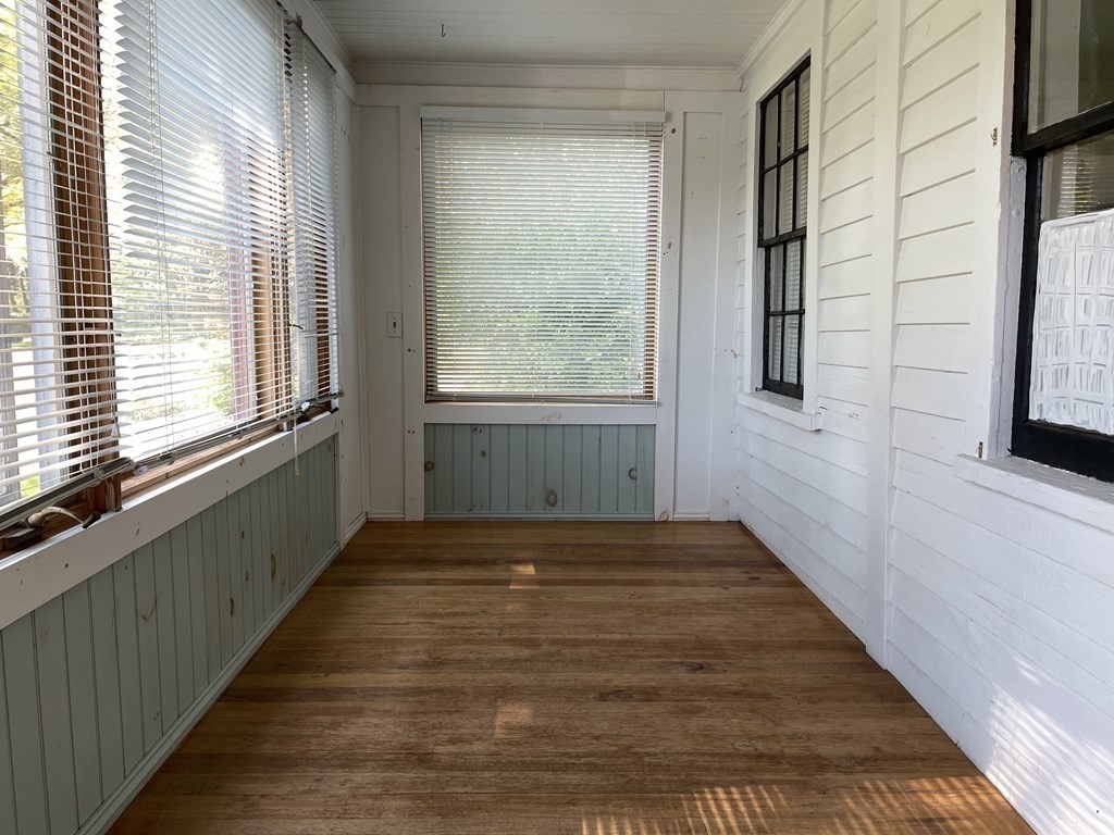 326 North Farms Road Northampton, MA 01062 - Photo 3 of 24