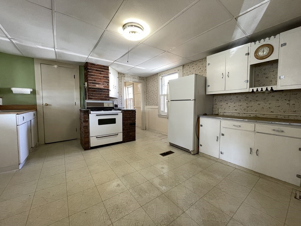 326 North Farms Road Northampton, MA 01062 - Photo 5 of 24