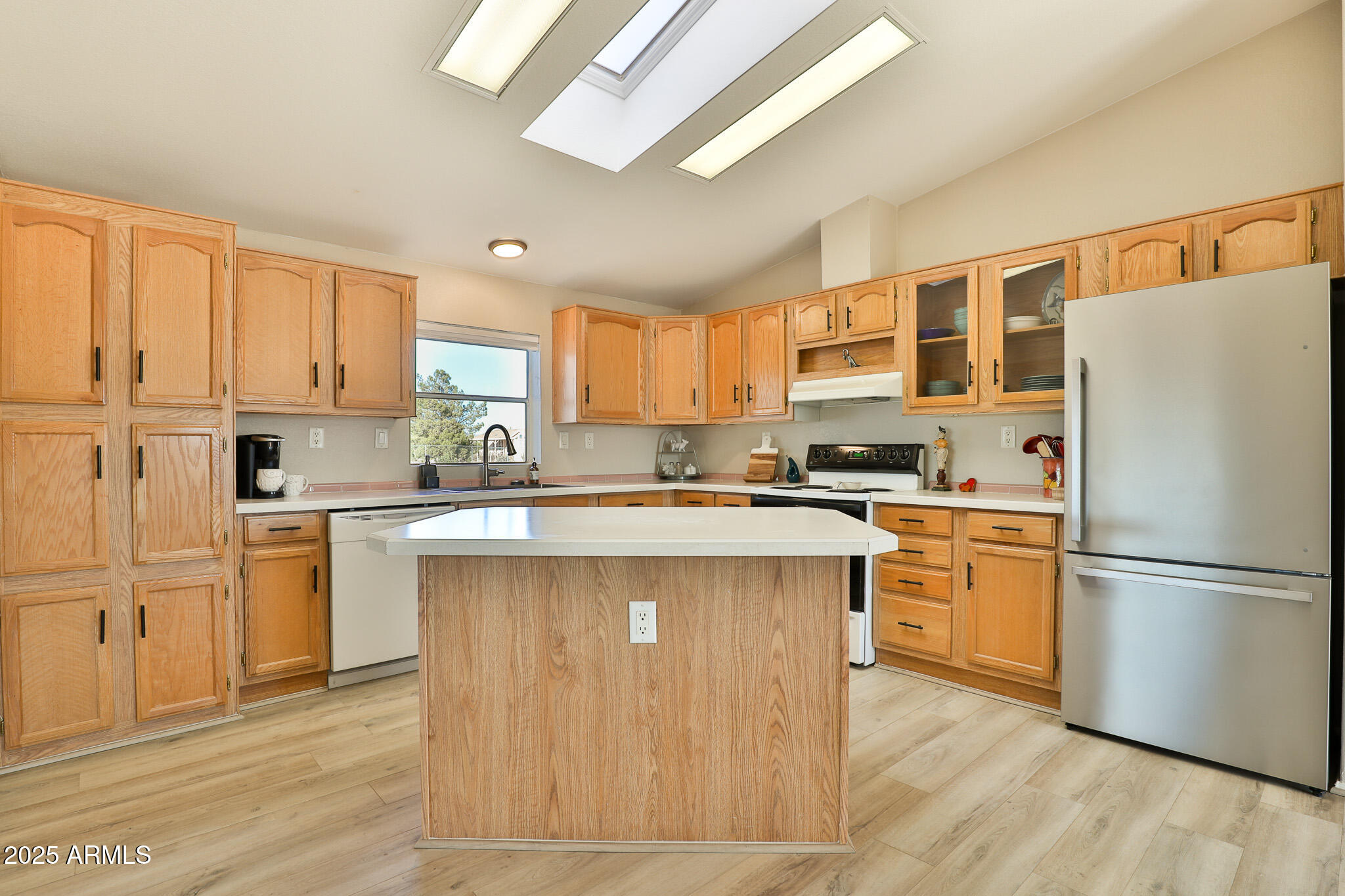 21020 West Montgomery Road Wittmann, AZ 85361 - Photo 12 of 69 Kitchen with Island