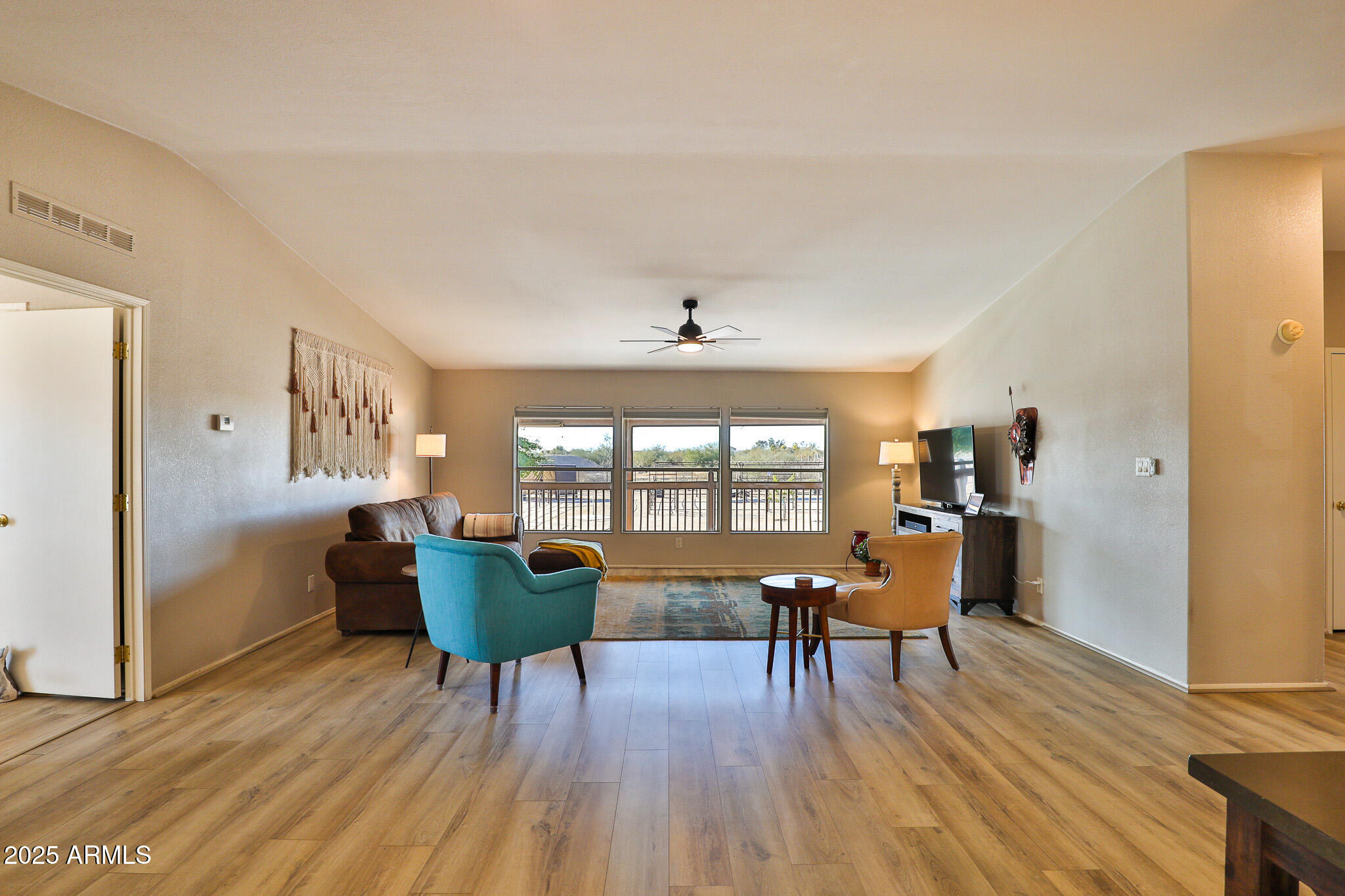 21020 West Montgomery Road Wittmann, AZ 85361 - Photo 9 of 69 Great Room