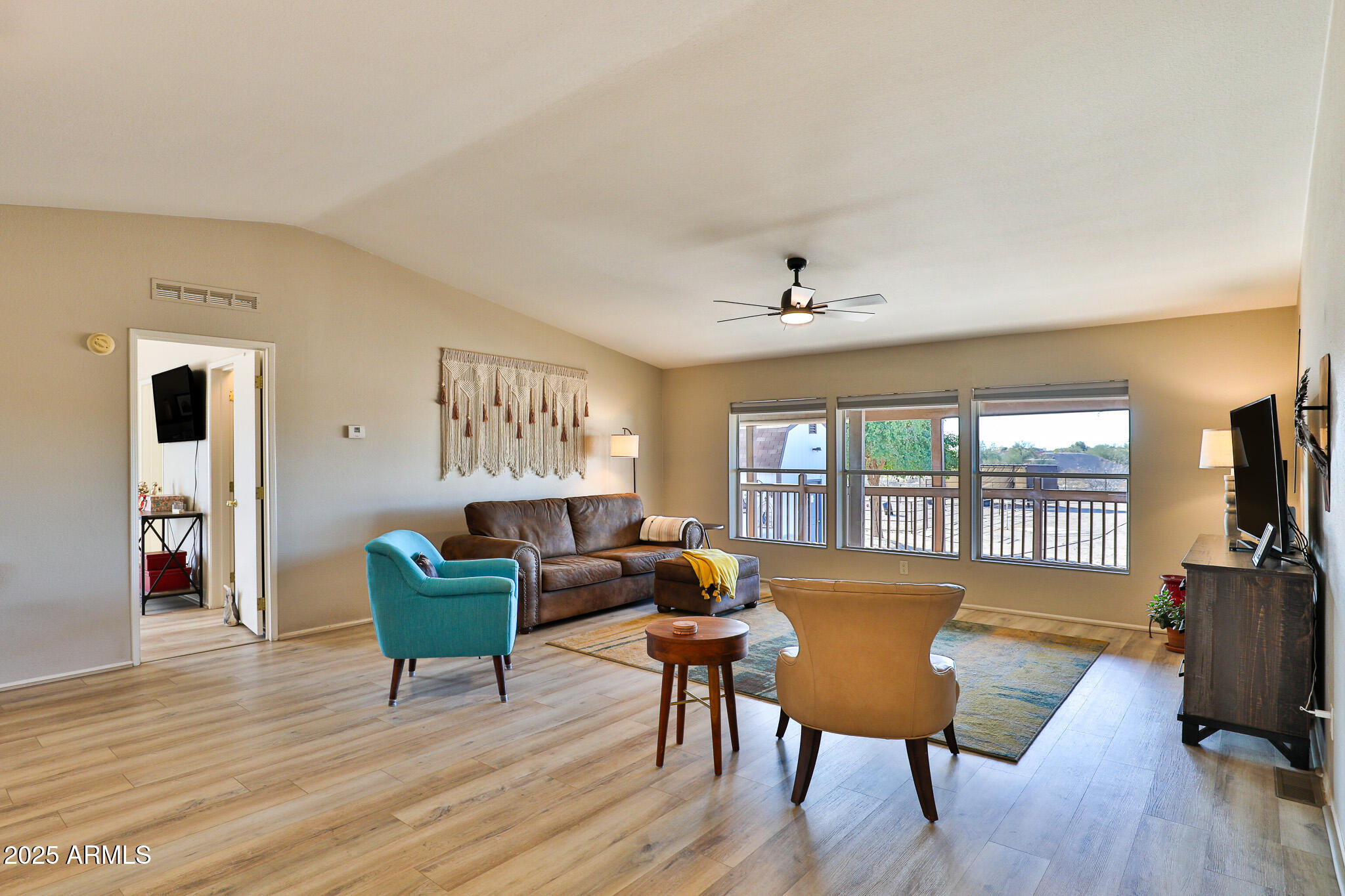 21020 West Montgomery Road Wittmann, AZ 85361 - Photo 10 of 69 Great Room