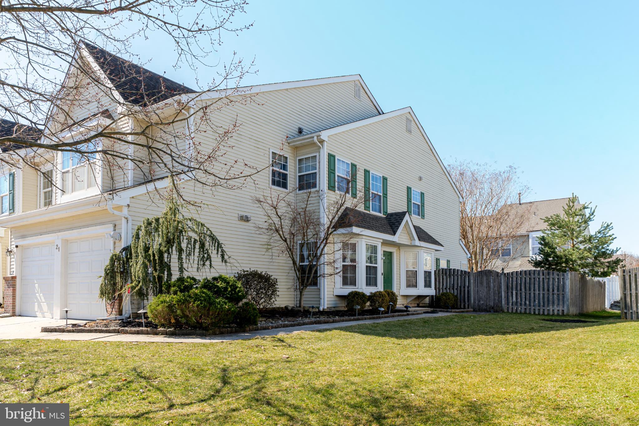 21 Stokes Road Mount Laurel, NJ 08054 - Photo 2 of 36 a view of a house with swimming pool