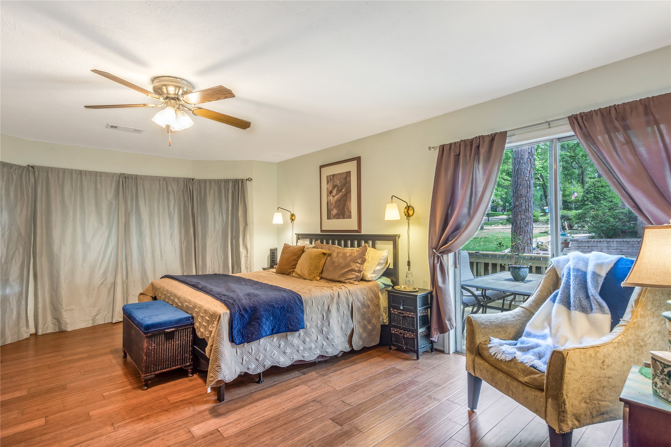 6411 Northway Drive Spring, TX 77389 - Photo 25 of 39 a bedroom with a bed and wooden floor