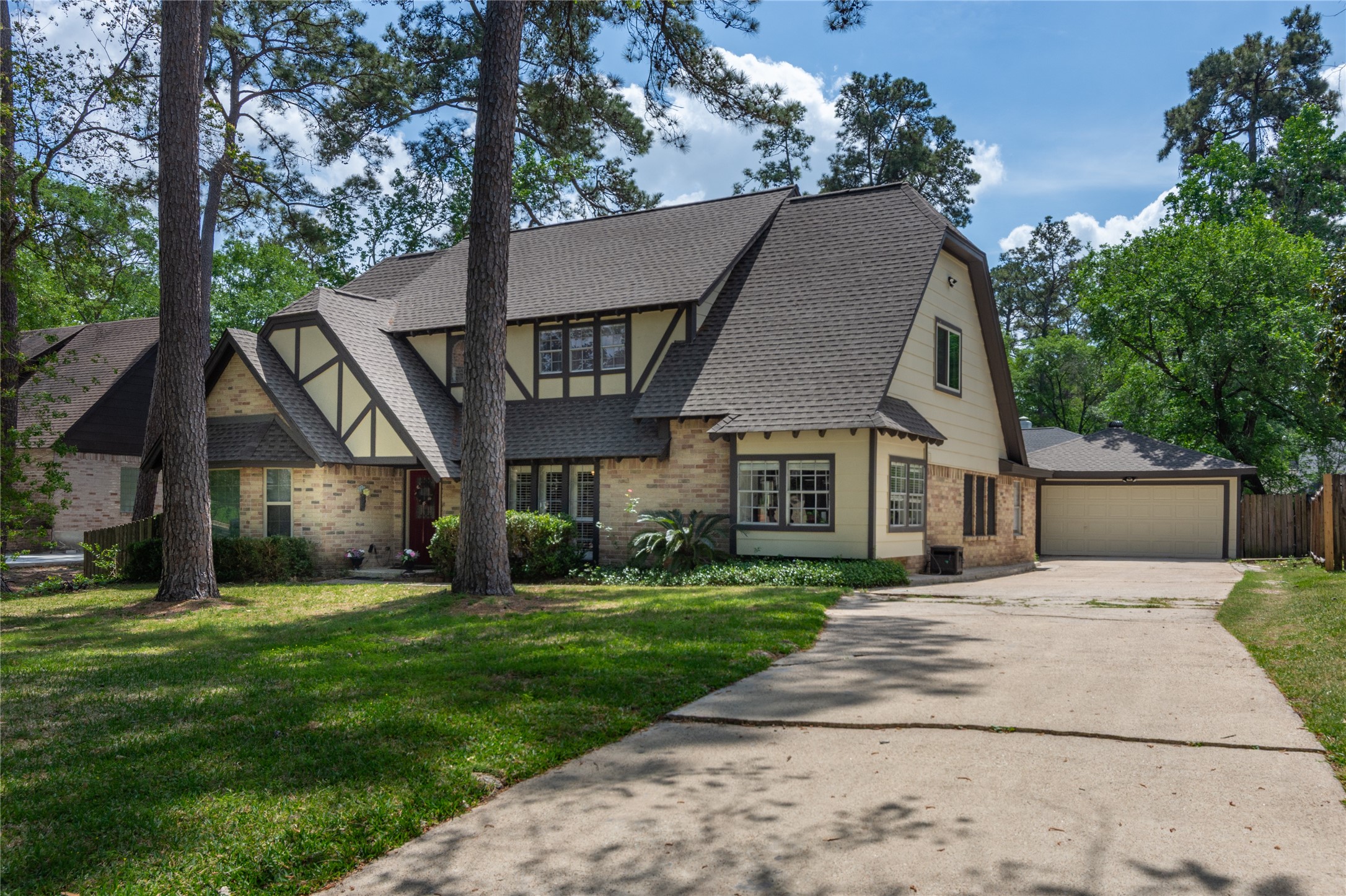 6411 Northway Drive Spring, TX 77389 - Photo 39 of 39 front view of a house with a yard