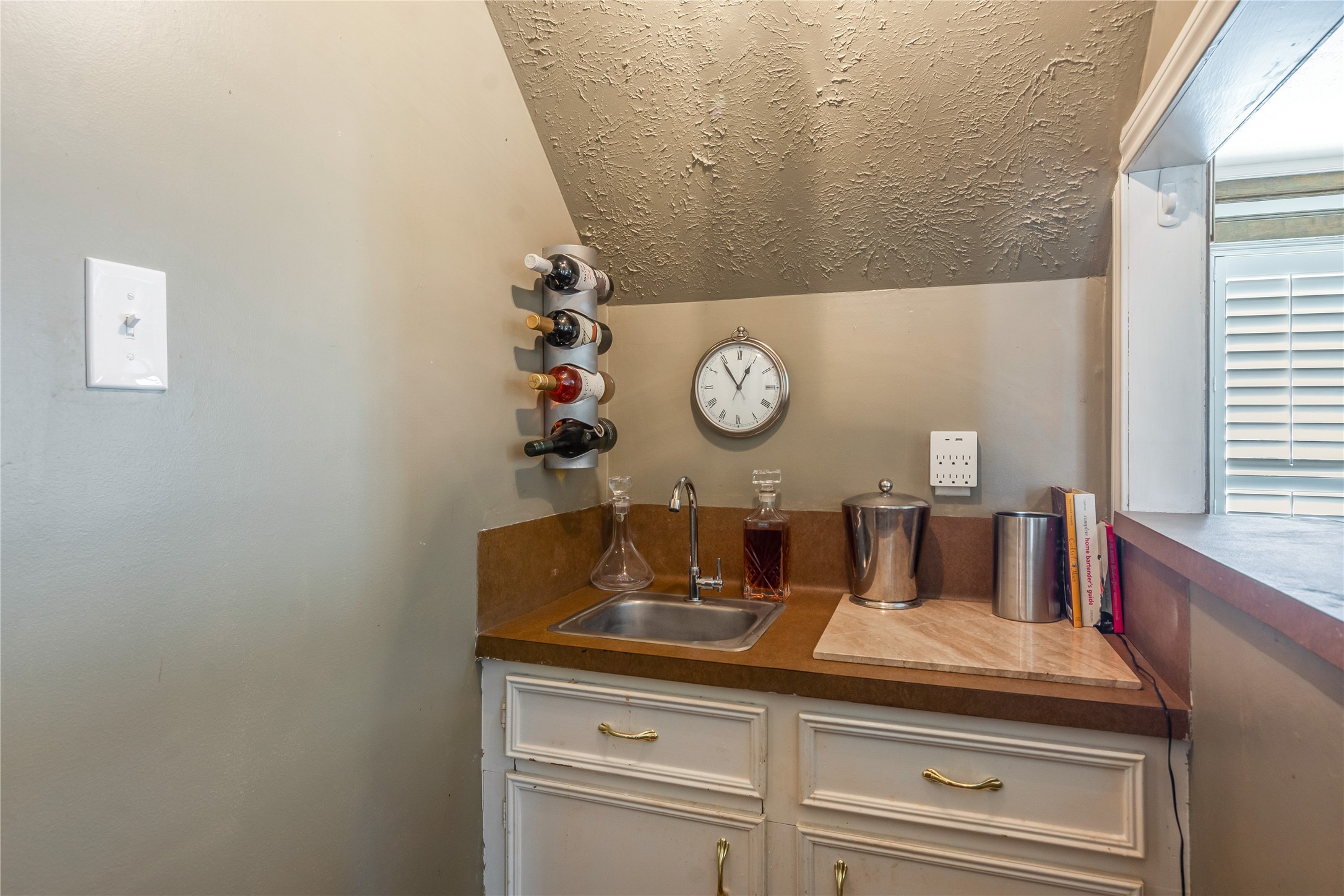 6411 Northway Drive Spring, TX 77389 - Photo 10 of 39 a bathroom with a granite countertop sink and a mirror
