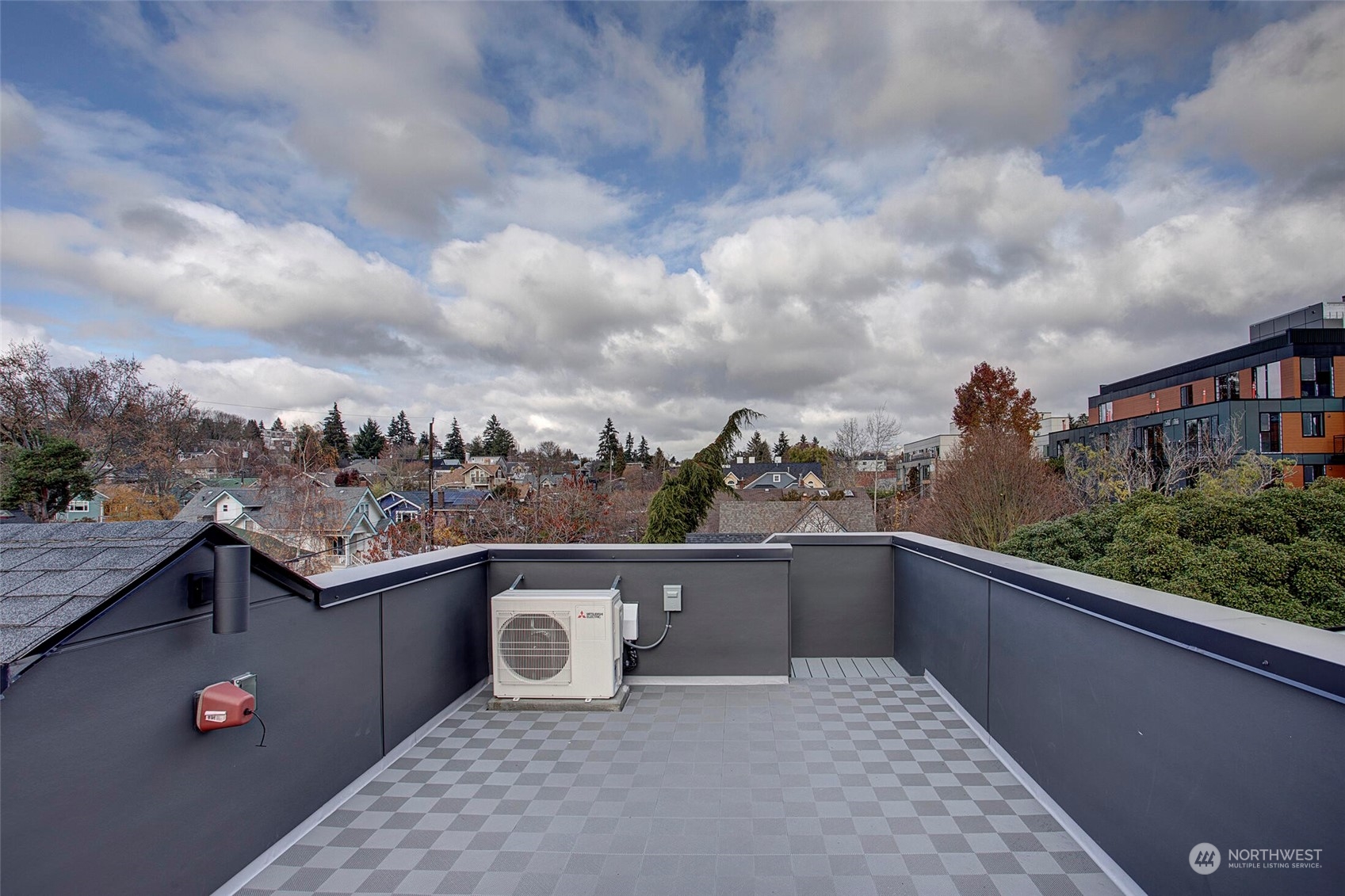 4020 Midvale Avenue North Seattle, WA 98103 - Photo 26 of 28 a view of a terrace