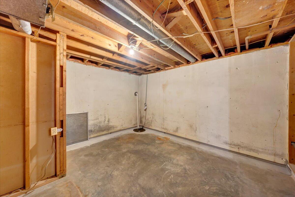 3577 Meadowlark Road Roanoke, VA 24018 - Photo 27 of 31 27-MIB06518
