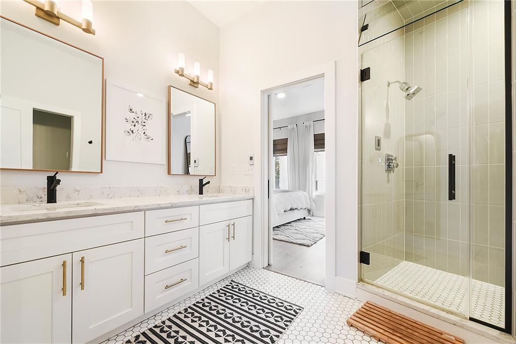 313 38th Street Pittsburgh, PA 15201 - Photo 17 of 25 a bathroom with a shower a sink and mirror