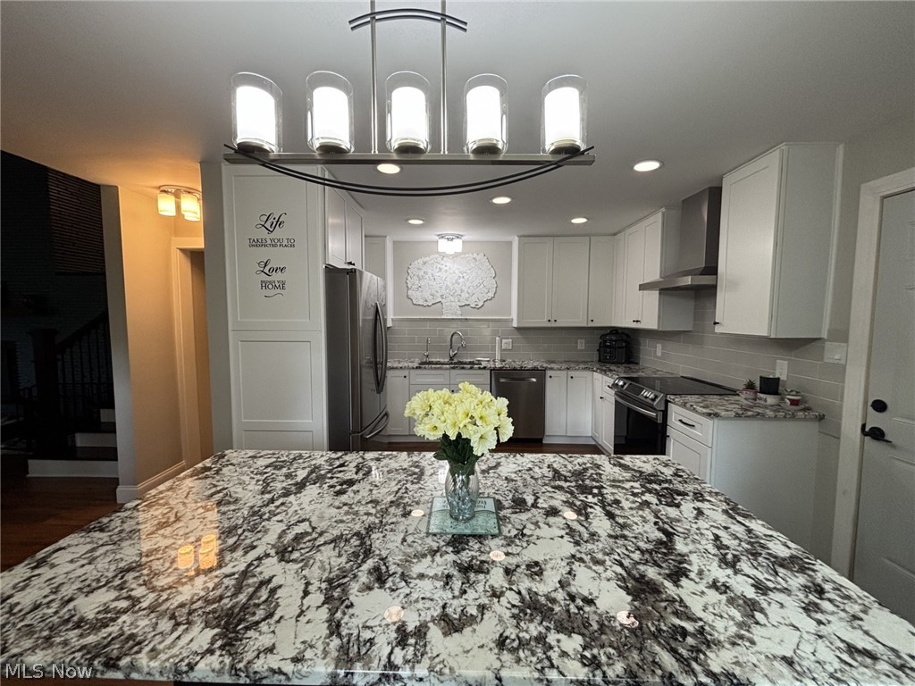 Granite island that seats four with integrated lighting