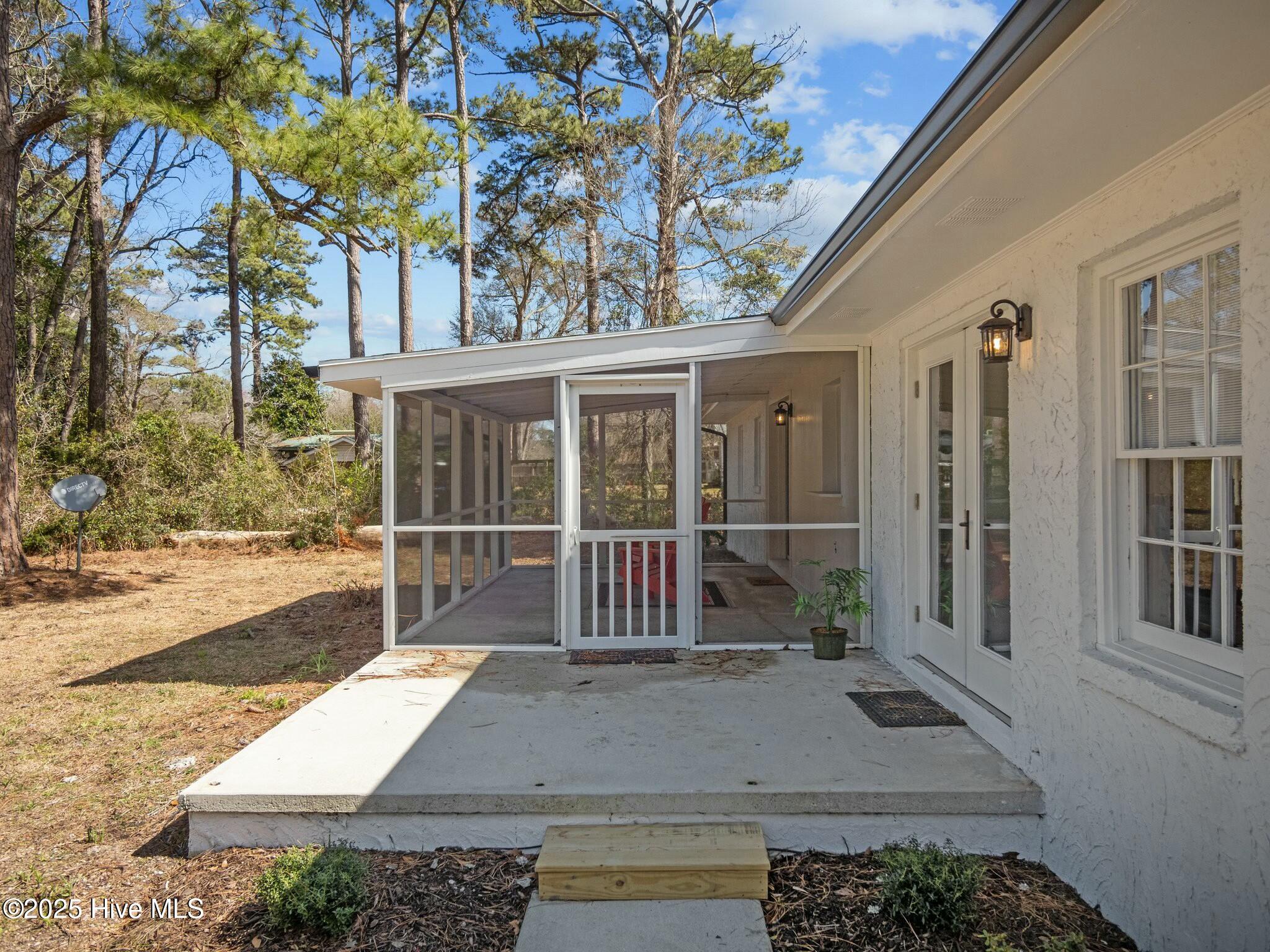 4112 Country Club Road Morehead City, NC 28557 - Photo 38 of 53 Patio/Screened Porch