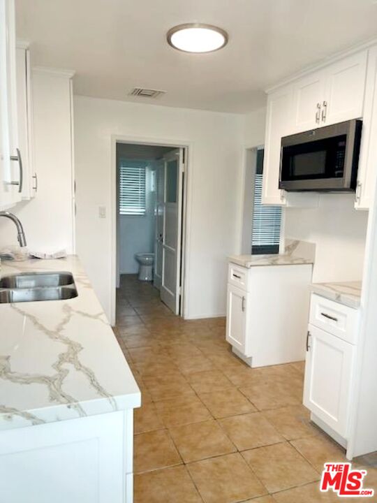 3760 Wellington Road Los Angeles, CA 90016 - Photo 19 of 52 a view of a kitchen with microwave and sink
