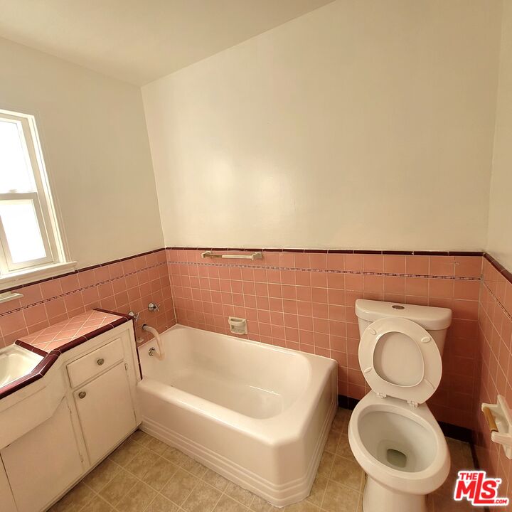 3760 Wellington Road Los Angeles, CA 90016 - Photo 32 of 48