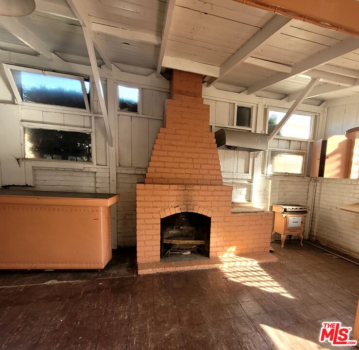 3760 Wellington Road Los Angeles, CA 90016 - Photo 46 of 52 a living room with furniture oven and a fireplace