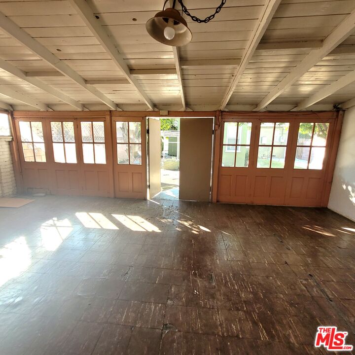 3760 Wellington Road Los Angeles, CA 90016 - Photo 48 of 52 a view of empty room with windows
