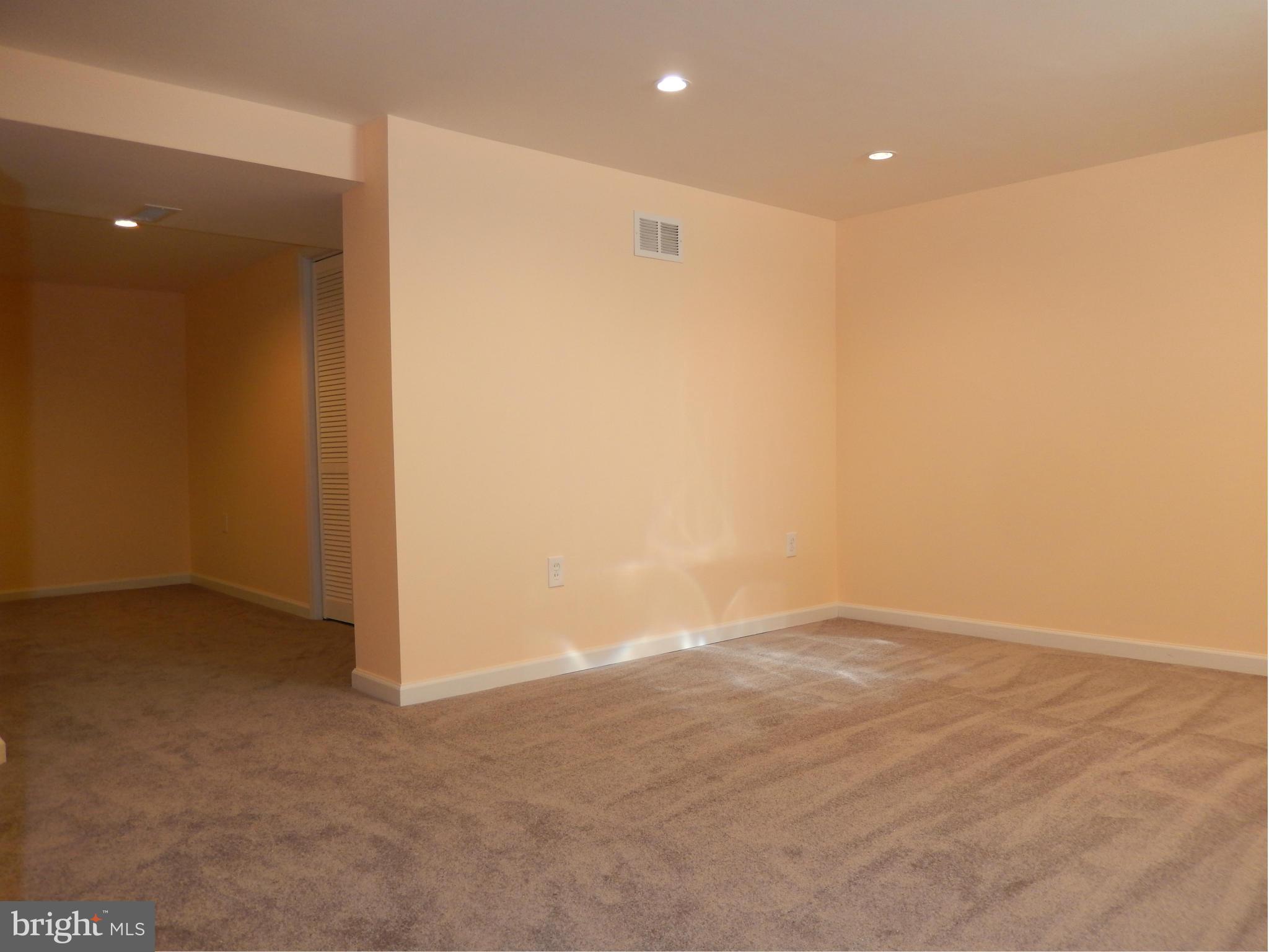 4772 Melbourne Road Baltimore, MD 21229 - Photo 23 of 30 an empty room with an entryway