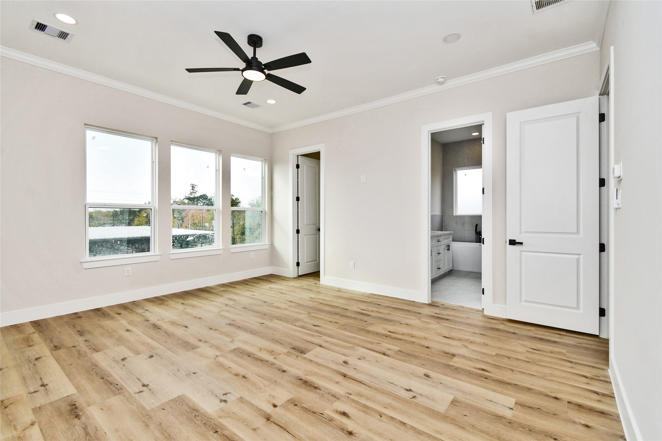 3231 Tuam Street Houston, TX 77004 - Photo 27 of 47 a view of empty room with wooden floor and ceiling fan