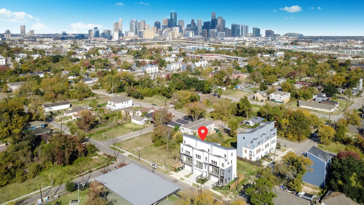 3231 Tuam Street Houston, TX 77004 - Photo 44 of 47 a view of a city