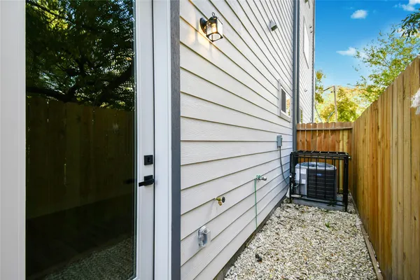 $2,995 | 3231 Tuam Street, Houston, TX 77004