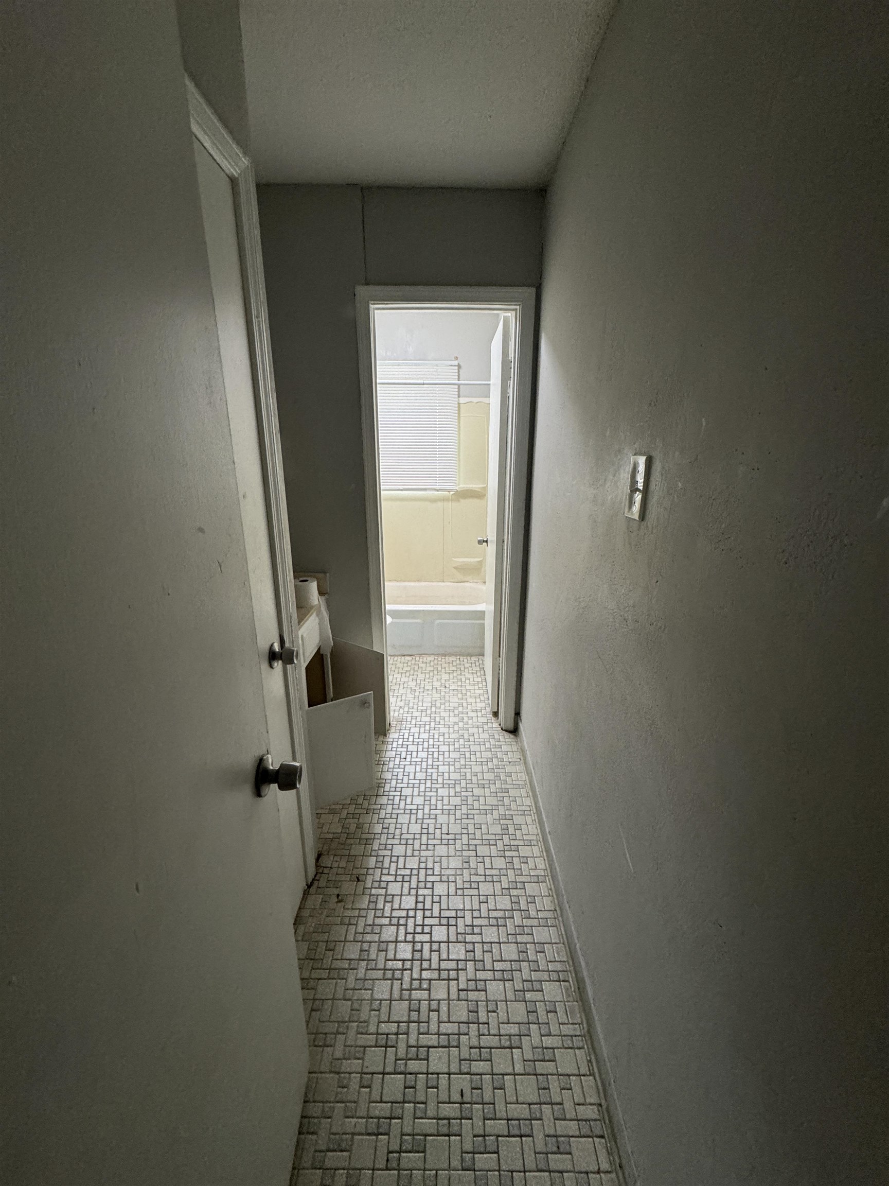 4613 Sumners Wells Road Memphis, TN 38118 - Photo 3 of 6 Hallway with tile flooring