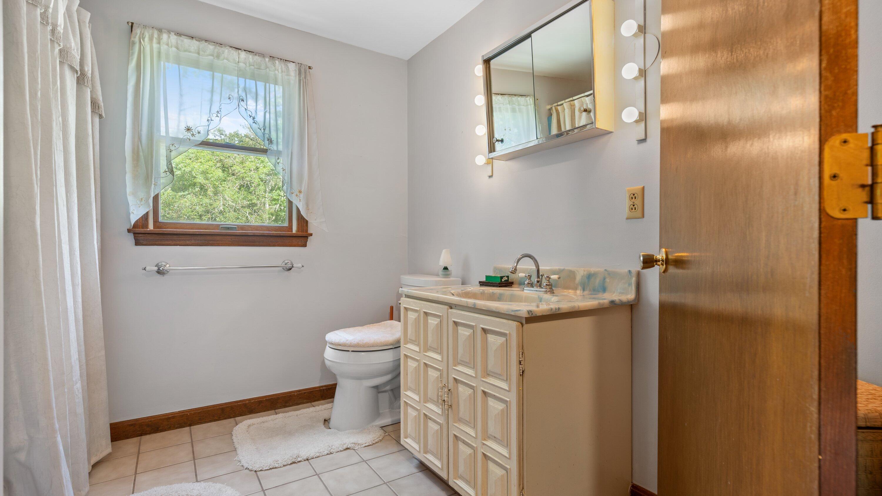 72 Bartlett Road Kittery Point, ME 03905 - Photo 27 of 31 kc upper bath pic
