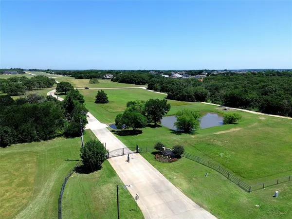 $425,000 | 86 Hidden Valley Airpark, Shady Shores, TX 76208