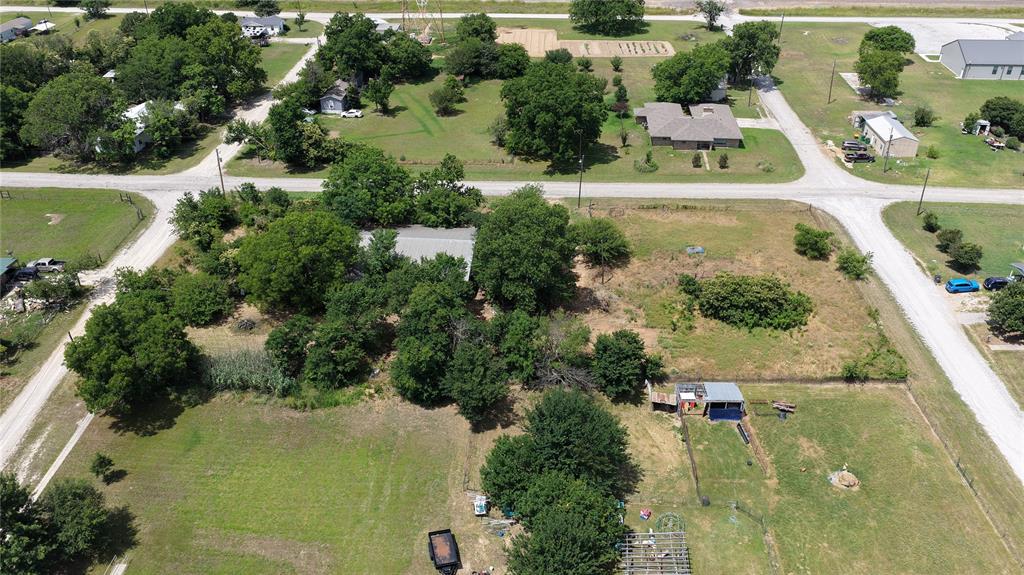 306 Denver Road Sunset, TX 76270 - Photo 4 of 24