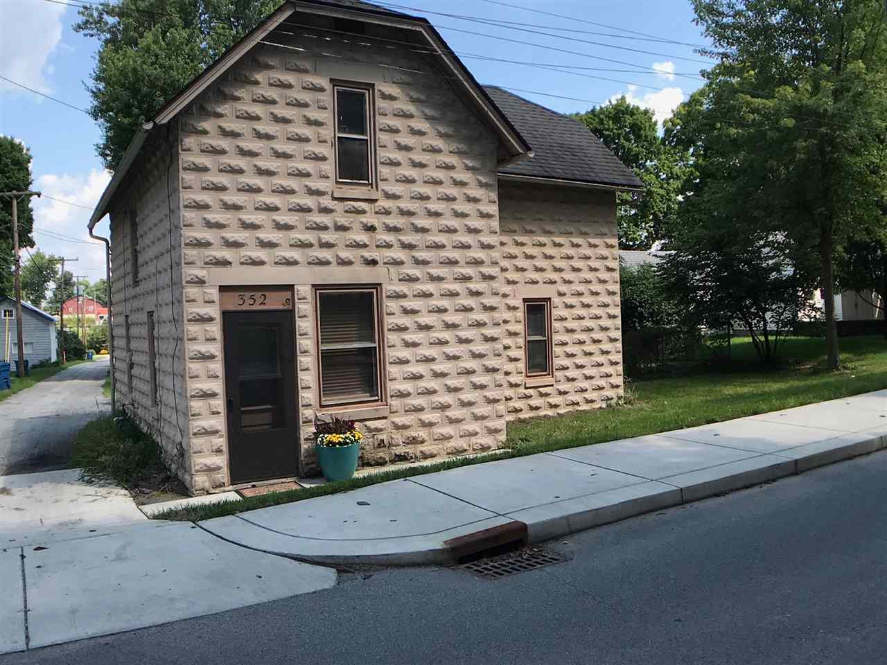 352 Seminary Street Roanoke, IN 46783 - Photo 1 of 31 Gallery Image 1