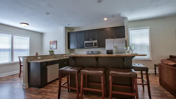 $3,300 | 1864 Belle Vue Way, Tallahassee, FL 32304