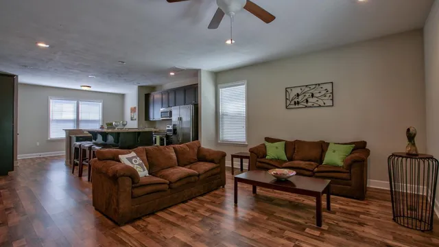 $3,000 | 1864 Belle Vue Way, Tallahassee, FL 32304