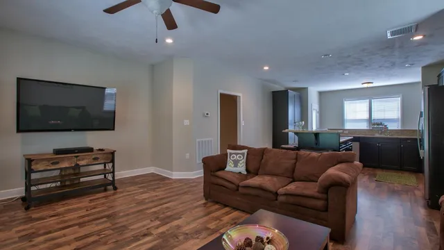 $3,000 | 1864 Belle Vue Way, Tallahassee, FL 32304