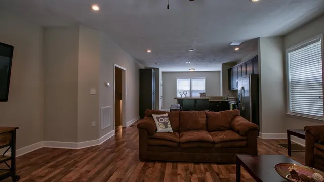 $3,000 | 1864 Belle Vue Way, Tallahassee, FL 32304