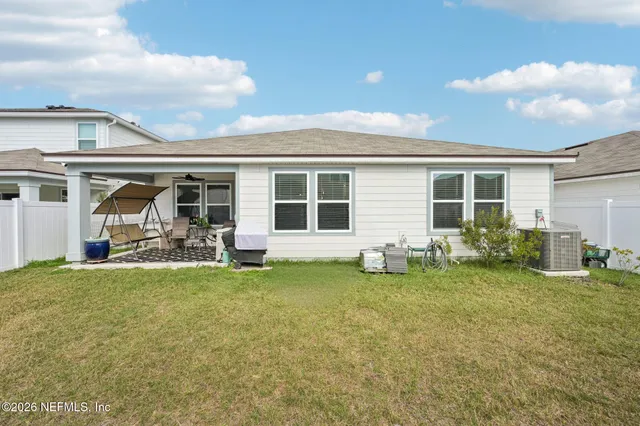 a view of a house with yard and porch
