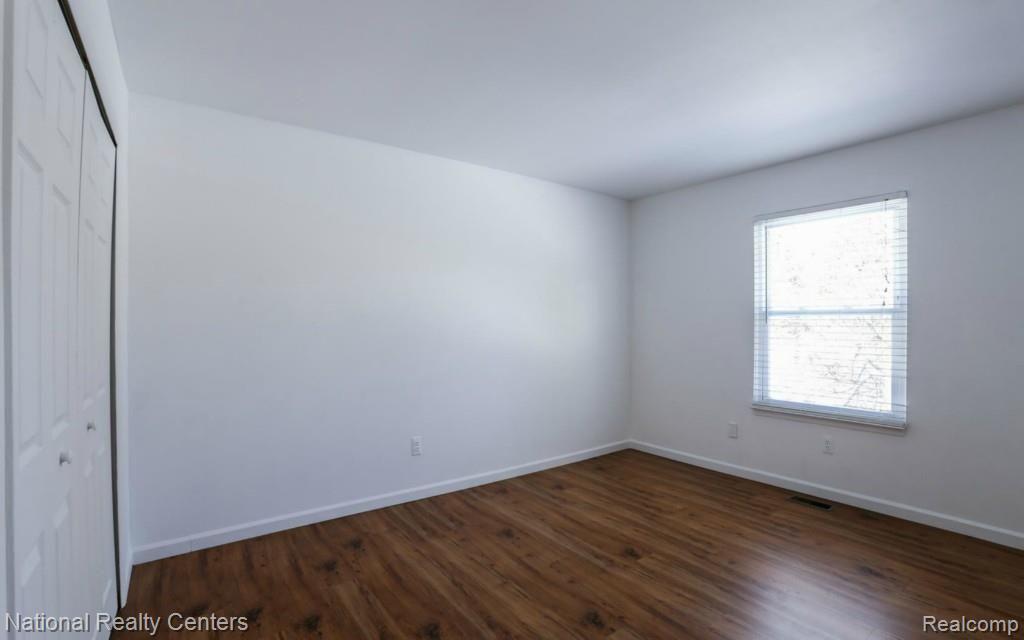 36379 Fredericksburg Road Farmington, MI 48331 - Photo 20 of 25 19-photo-web-1680x1050-85460.jpg