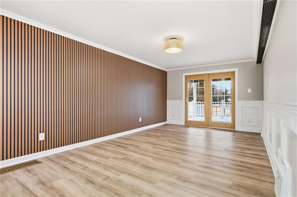 46 East Kennedy Lane McKees Rocks, PA 15136 - Photo 6 of 25 Living Room