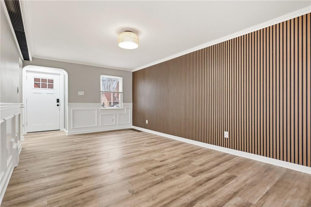 46 East Kennedy Lane McKees Rocks, PA 15136 - Photo 7 of 25 Living Room