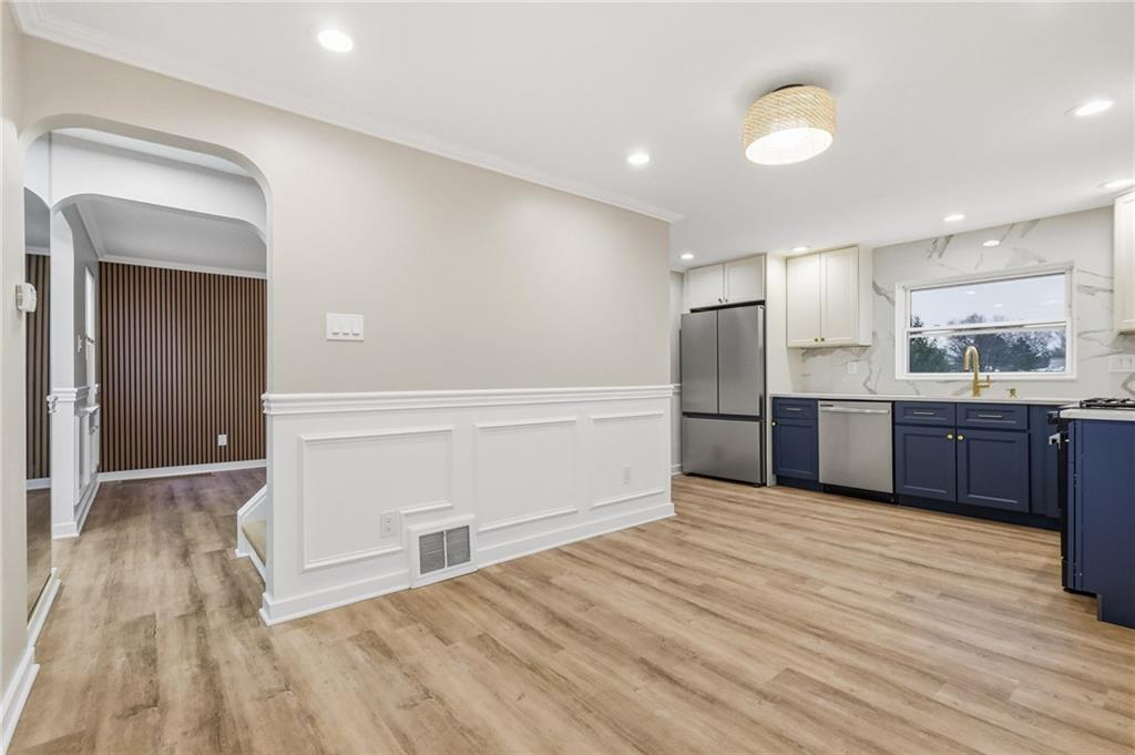 46 East Kennedy Lane McKees Rocks, PA 15136 - Photo 8 of 25 Dining/Kitchen